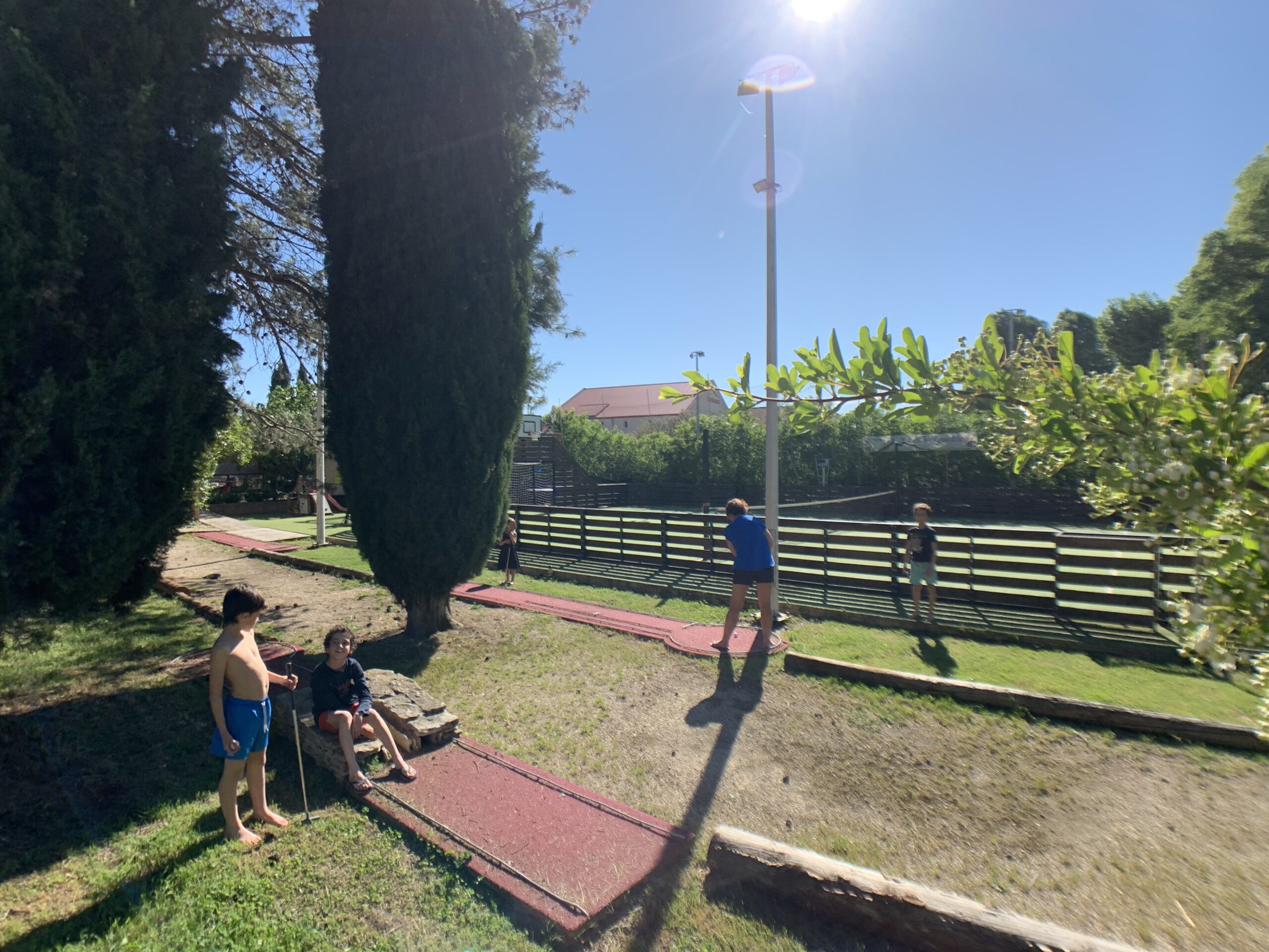 Camping Les Verguettes MiniGolf Girafe Gonflable
